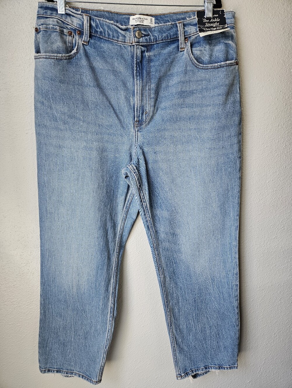 Abercrimbie & Fitch Curve Love The Ankle Straight Ultra High Rise Jeans Size 33